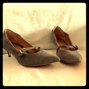 Vionic gray suede kitten heels